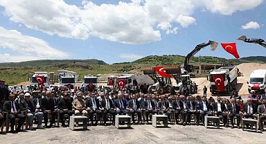 Tunceli'de 120 kilometrelik sıcak asfalt hedefi için ilk adım atıldı