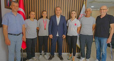 Türkiye üçüncüsü bisikletçi Hena Aydın'a döndü