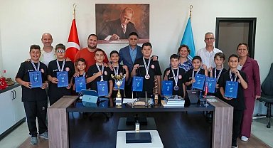 Türkiye üçüncüsü halk oyunları ekibinden Başkan Acar'a ziyaret