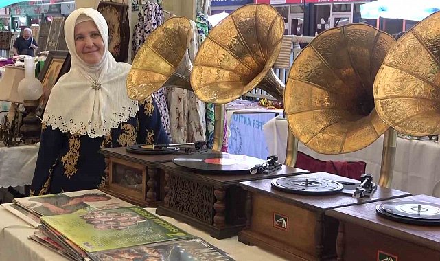 Türkiye'nin dört bir yanından antikacıları Bursa'da buluşturan Agora Antika Pazarı 10 yaşında