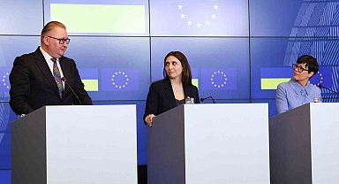 Ukrayna ve Moldova AB'ye üyelik müzakerelerinde ilk fasıl kümelerini açtı