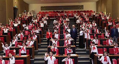 Ümraniye'de verilen söz tutuldu: 120 öğrenci tablet sahibi oldu