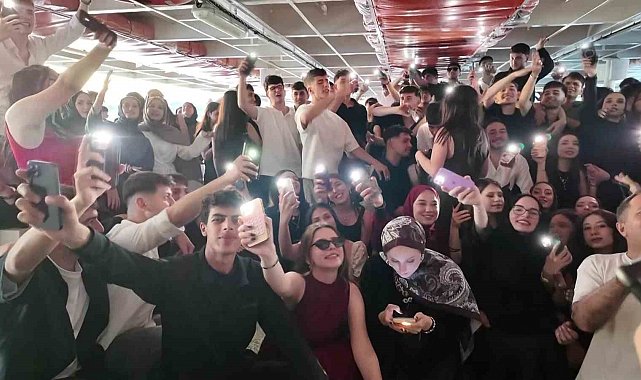 Ümraniyeli lise öğrencileri Boğaz turuyla mezuniyet coşkusunu yaşadı