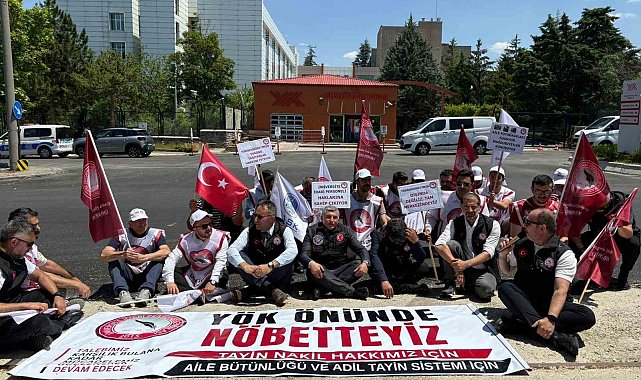 Üniversite idari personelinden YÖK önünde tayin-nakil çağrısı