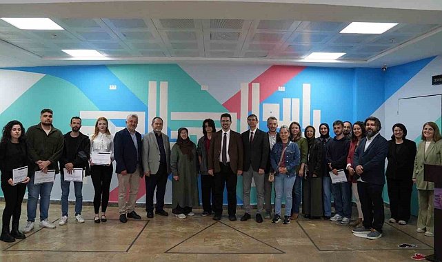 Üniversiteli gençler okul duvarlarını sanatla buluşturdu