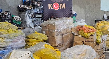 Uşak'ta 30 ton bozuk ve tarihi geçmiş gıda ele geçirildi
