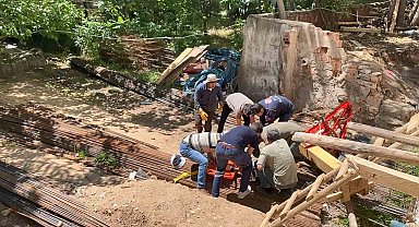 Üzerine inşaat asansörü düşen işçi ağır yaralandı