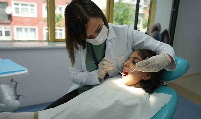 Uzmanından uyarı: "Nasıl olsa düşecek" denilen süt dişleri okul başarısını etkiliyor
