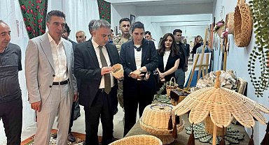 Üzümlü'de Halk Eğitim kursiyerlerinin el emeği eserleri sergilendi