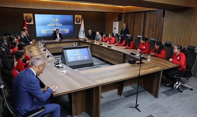 Vali Aydoğdu, Türkiye Şampiyonası'na hazırlanan futsal takımını ağırladı