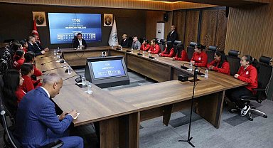 Vali Aydoğdu, Türkiye Şampiyonası'na hazırlanan futsal takımını ağırladı