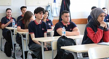 Vali Aydoğdu, Ulalar Anadolu Lisesi'nde öğrenci ve öğretmenlerle buluştu