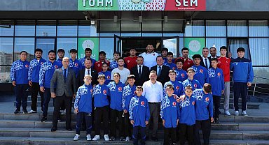 Vali Çiçek'ten Gençlik ve Spor İl Müdürlüğü'ne ziyaret