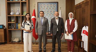 Vali Musa Işın'dan Ulu Camii'nin dijital rehber sistemini hazırlayan eğitimcilere tebrik