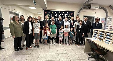Vali Yılmaz, hastanede tedavi gören öğrencilerin karne heyecanına ortak oldu
