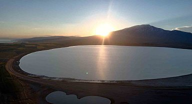 Van Gölü ile Arin Gölü arasında gün batımı güzelliği