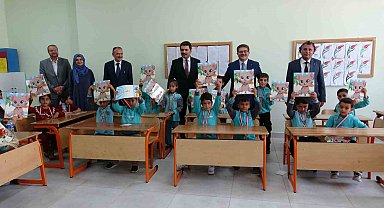 Van'da 275 bin 826 öğrenci karne heyecanı yaşadı