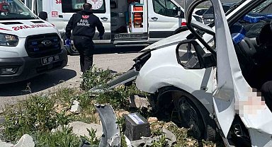Van'da otomobiller çarpıştı: 4 ölü, 2 yaralı