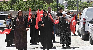 Vanlı annelerin evlat nöbeti devam ediyor