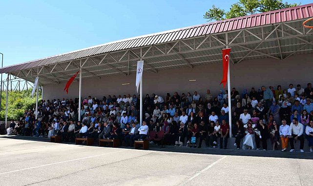 Vezirköprü MYO'da mezuniyet coşkusu