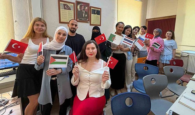 Yabancı gelinler Türkçe öğrenerek hayata uyum sağlıyor