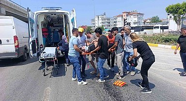 Yağ dökülen yolda kayarak 50 metre sürüklenen motosikletli yaralandı