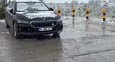 Yaylada aniden bastıran kar, çobanlara zor anlar yaşattı