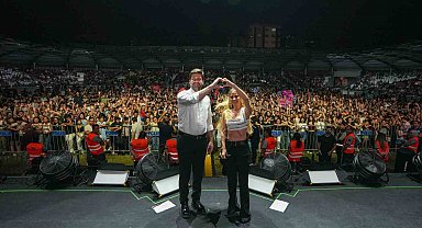 YKS sonrası gençler Derya Uluğ konserinde buluştu