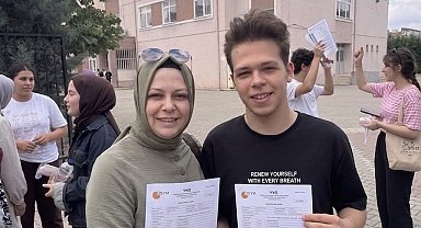 YKS'ye anne-oğul aynı okulda girdi