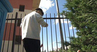 YKS'ye geç kalan adaylar demir parmaklıklara tırmandı