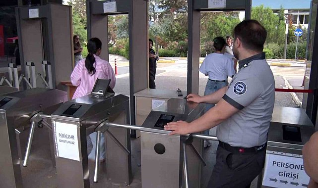 YKS'ye geç kalan adaylar panik yaşadı