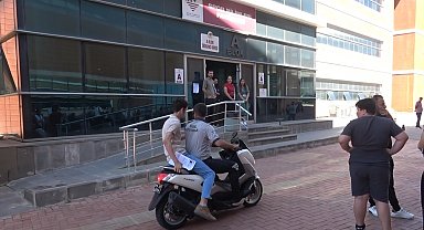 YKS'ye saniyeler kala yetişti: Güvenlik görevlisi motosikletiyle sınava ulaştırdı
