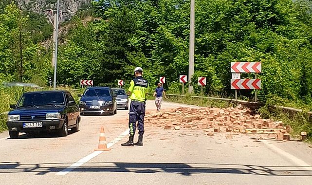 Yola saçılan tuğlalar ulaşımı tek yöne düşürdü