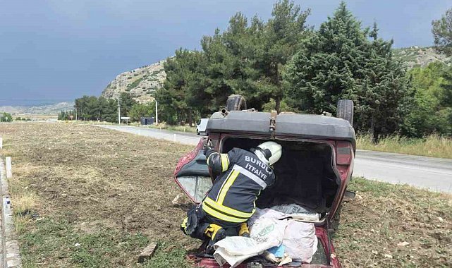 Yoldan çıkan otomobil takla attı: 2 yaralı