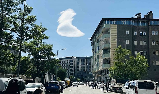 Yüksekova semalarında nadir görülen doğa olayı: "UFO" benzetmesi yapılan bulutlar hayran bıraktı