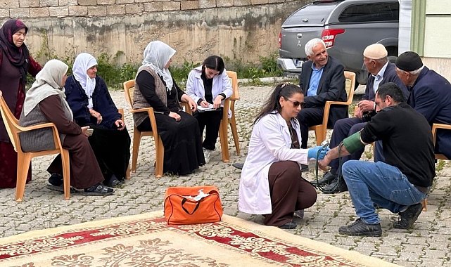 Yüksekova'da köy sakinlerine hipertansiyon ve tuz kullanımı eğitimi
