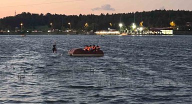 Ziplinede mahsur kalan vatandaşı deniz bisikletiyle gölette gezenler kurtardı