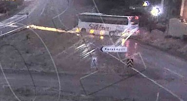 1 kişinin öldüğü, 40 kişinin yaralandığı otobüs kazası kamerada
