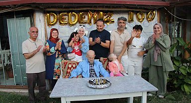 100 yaşına giren Ali dedeye doğum günü kutlaması