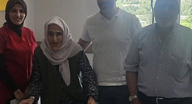 100 yaşındaki hasta kalça kırığı ameliyatının ardından yeniden yürüdü