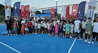 15 Temmuz Spor Vadisi'nde ödüllü tenis turnuvasında şampiyonlar belli oldu