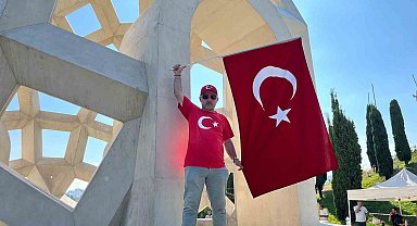 15 Temmuz'un 10'uncu yılında Şehitler Makamı'na ziyaretçi akını: "İslamda ölüm ve cuma dışında okunan sela birlik ve beraberlik çağrıdır"