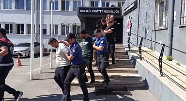 2,5 ay boyunca "Polisiz" diyerek dolandırdılar, 100 milyonluk vurgunun ardından tatlı ikram ettiler