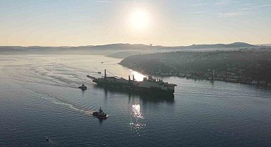 325 metrelik dev boru döşeme gemisi İstanbul Boğazı'ndan geçiş yaptı