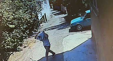 'Dur' ihtarına uymayan sürücü, kadınları araçta bırakıp kaçtı