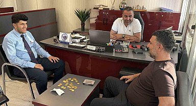 4 buçuk milyon TL değerindeki altın ve çeki sahibine ulaştırdı