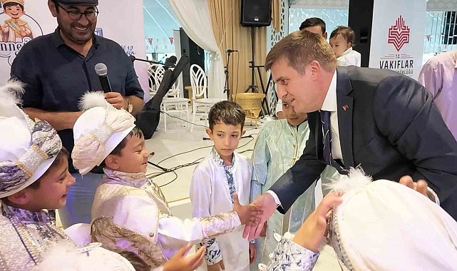 41 çocuğa unutulmaz sünnet şöleni: Tekne turu yapıp, klasik araçlarla şehir turuna çıktılar