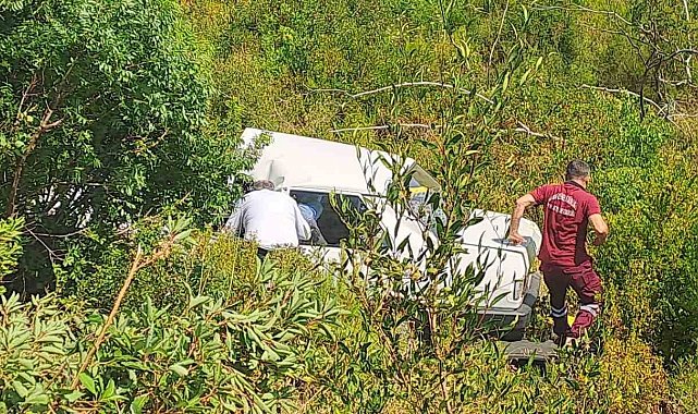 5 metreden şarampole yuvarlanan otomobildeki 2 kişi yaralandı