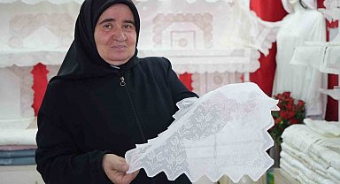50 yıldır işlediği sanat ile gelinlik kızların çeyizini süslüyor