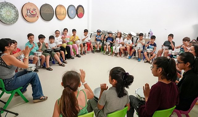 520 çocuk yazı sanat ve bilimle geçiriyor